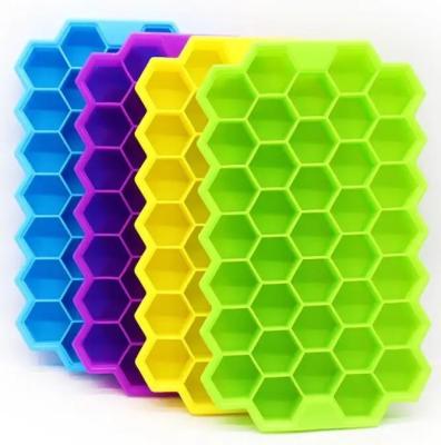 China Sustainable Ice Cream Makers Hot Foldable 37-Cavity Honeycomb Silicone Ice Tray with Lid for sale