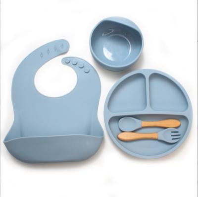 China 5pcs Cuchara BPA suave Cuchara de alimentación para bebés Set de horquilla utensilios Set de silicona para bebés en venta