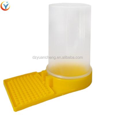 China Grows Plastic Inlet Bee Feeder 550ml Water Drinker Bowl Bee Water Feeder Factory Supply for sale