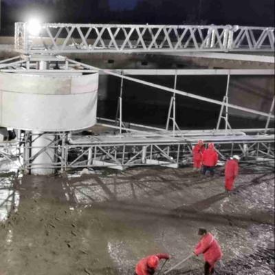 China Raspador de lama de viagem da ponte da tubulação dobro usado para a planta de tratamento de águas residuais à venda