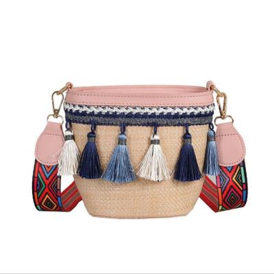 China 2021 New Fashion Women Handbag Summer Beach Straw Tote Bag With Tassel Shoulder Bags for sale