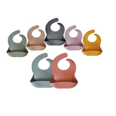 China 2021 Hot Sale Sustainable Various Colors BPA Free Wipe Away Baby Silicone Bibs for sale