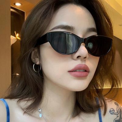 China 2021 new retro fashion sunglasses personality hip-hop street pulling fashionable fashion oval sunglasses for sale