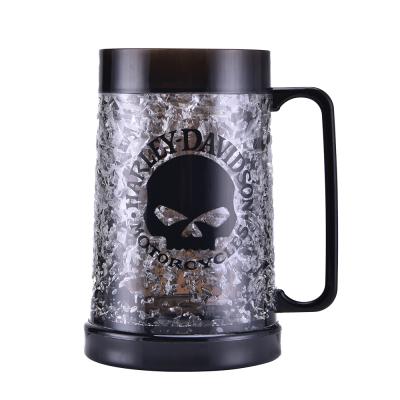 China Cold beer with frost 2022 double wall freezer 450ml hot sale reusable plastic beer mug with frost foot ball souvenir iced cup for sale