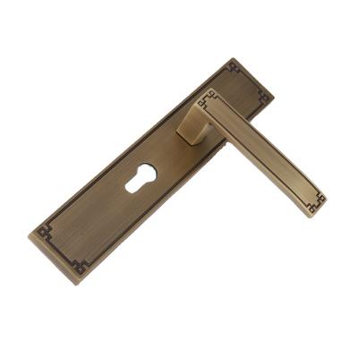 China New Arrival Modern Commercial Design Lock Front Entry Brushed Gold Door Handles Square Door Handles for sale