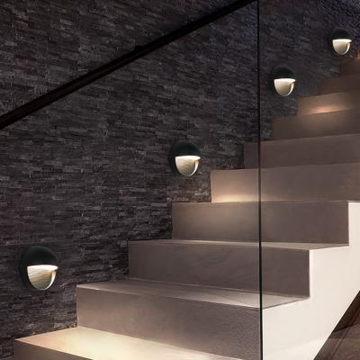 China Outdoor Professional Design Stair Step IP65 AC 85-265V 12w Waterproof Outdoor Lighting COB Led Wall Lamp for sale