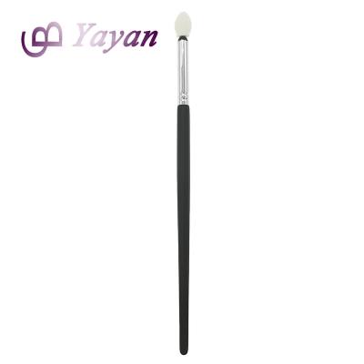 China 1Pcs Skin-friendly Eyeshadow Make Up Brush Good Quality Sponge Eyeshadow Master Brush for sale