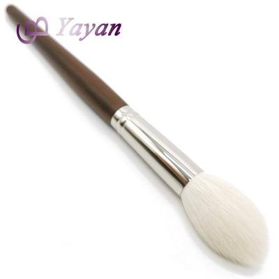 China Custom Skin-Friendly Logo Brown Wooden Handle Makeup Brush Portable Cheek Blush Powder Brush Wholesale for sale