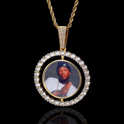 China NUOYA Environmental Friendly Custom Personalized Memory Picture Necklace Iced Out Photo Frame Necklace for sale