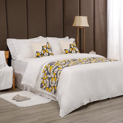 China Customized Single White 100% Cotton Nondisposable Size 300 Thread Count Bed Sheets Set Luxury Hotel Linen for sale