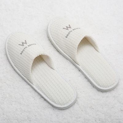 China Fashion\custom logo hotel slippers high quality comfortable\durable travel slipper hotel slippers for sale