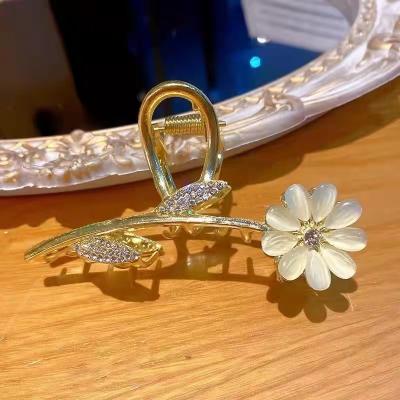 China 2022 Ins Hair Accessories 2022 Daisy Curling Hairpin Clip Opal Large Clip Female Super Exquisite Fairy High-grade Imitation Shark Hairpiece for sale