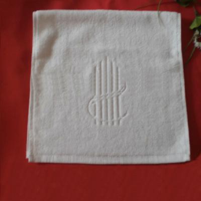 China QUICK DRY Hotel 100% Cotton White Face Towel With Embossed Logo for sale