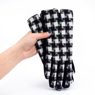 China Simple Wholesale Touch Screen Winter Houndstooth Warm Gloves For Women Gloves for sale