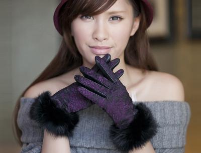 China Sheep Lamb Leather Winter Fur Gloves With Mix Color Rabbit Fur Cuff Lace Shell for sale