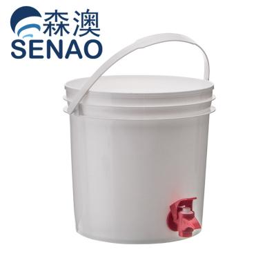 China Edge Lock Custom PP Design Screw Lid Plastic Bucket With Faucet With Handle for sale