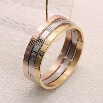 China Brazalete Oval de Mujeres Brazalete de acero inoxidable de 7.5 pulgadas en venta