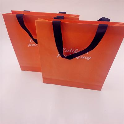 China Recyclable Wholesale Custom White Paper Bag Packaging , Paper Gift Bags for sale