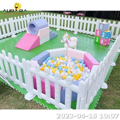 China Nova área de design soft play para crianças casa de salto branco inchável interior à venda