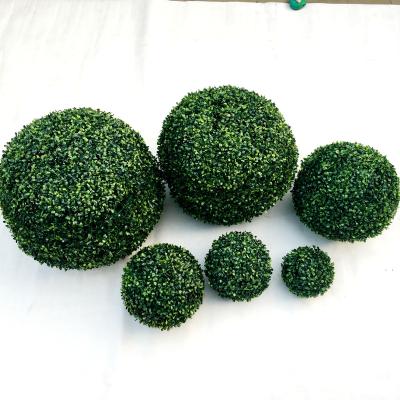 China Eco-friendly high quality artificial garden hanging topiary ball, cheap artificial boxwood grass ball for sale