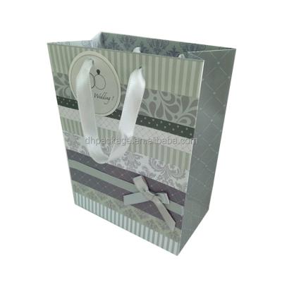 China Recycled Materials Wholesale Wedding Party Supply Boutique Premium Paper Gift Bag With Ribbon for sale