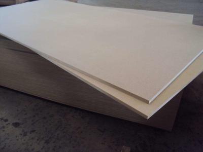 Κίνα MDF μεγέθους 1220*2440mm αντιμέτωπη μελαμίνη υψηλή διάρκεια πινάκων για τη διακόσμηση προς πώληση