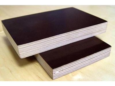 China Poplar Core Film Faced Plywood 1220*2440mm Sealed With Waterproof Paint for sale