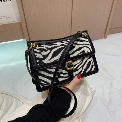 China Other Wholesale Fashion Customized Retro Leopard Print Cross - Body One-Shoulder Clutch For Women for sale