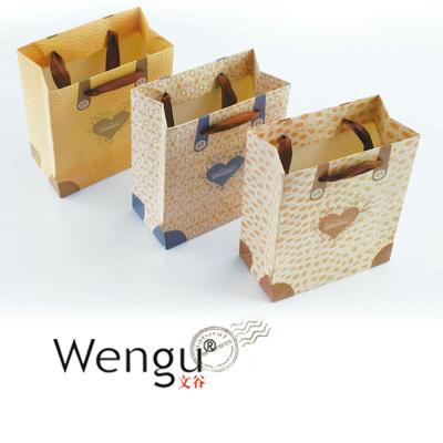 China 2014New Design Top Selling Recyclable Customized Brown Paper Shopping Bag With Heart Shape for sale