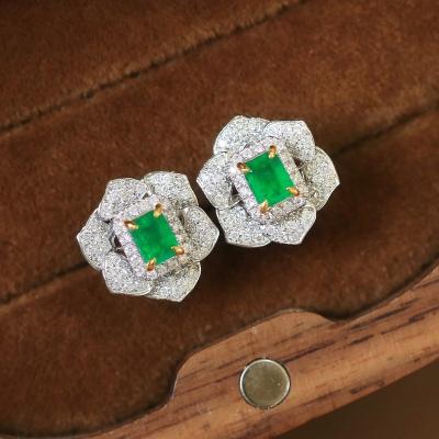 China TRENDY Xinfly 18K Gold Impressive Flower Shaped Diamond Vivid Green Emerald Earrings for sale