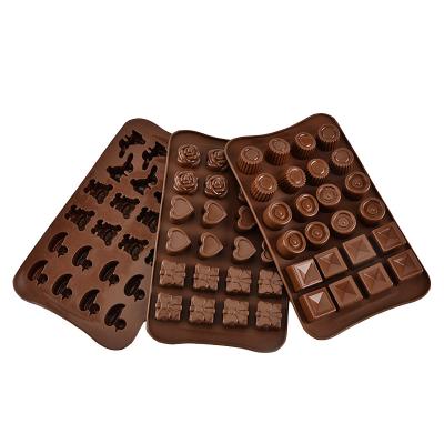 China 24 Viable Fashion Nonstick Cake Decorating Mold 3d Grid Chocolate Silicone Mold Fondant Pastry Candy Bakeware Accessories for sale