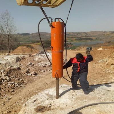 China Hydraulic Quarry And Rock Excavator Mounted Large Rock Splitter For Secondary Breaking for sale