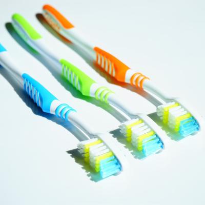 China Factory Wholesale Disposable Toothbrush Three Colors Eco Friendly Style for sale