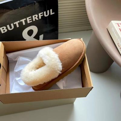 China 2023 Winter Fashion Trend Wool Knocked Down Low Snow Boots Sheepskin Women's Boots Melts Anti-skid Women's Shoes 1119002 for sale