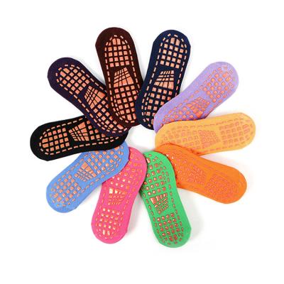 China OEM Logo Grip Socks Custom Kids anti skid anti skid trampoline anti skid sky trampoline park bumps anti non slip indoor playground jumping socks for sale