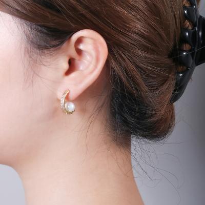 China Xingyu CLASSIC jewelry gold plated small moon shape earring cuff brass pearl circle earrings for women 2021 for sale