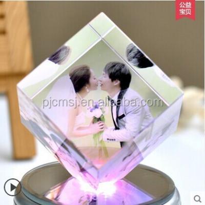 China China Fashion 3d Laser Crystal Cube With Engraved Photo for Wedding Favor for sale