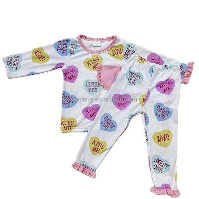 China Casual Girls Long Sleeve Pajamas Sets Cartoon Style Soft Love Sets HUG ME DAD GIRL popular styles are available for custom for sale