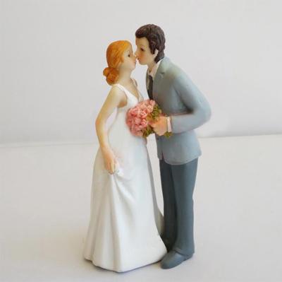 China All the World Anniversary Wedding Gifts Wedding Cake Topper Bride and Groom Cake Topper Decoration Figurines Wedding Decoration Cake for sale