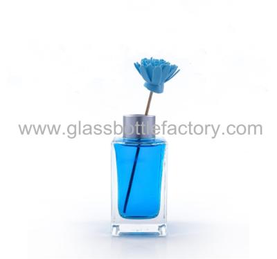 China 100ml Clear Empty Square Glass Diffuser Bottle With Silver Cap for sale