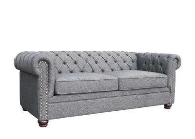 China Sofá de tejido de tres plazas de 210 cm clásico Chesterfield botones con mechón uñas Sofá de tejido gris 3 2 en venta