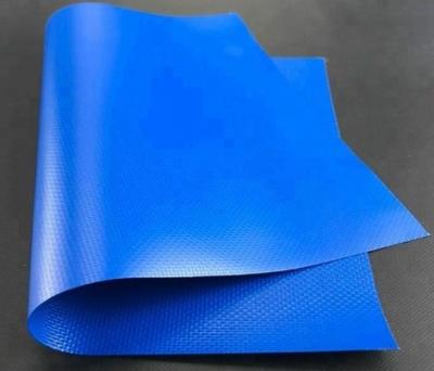 China Tela de cubierta de camión de PVC resistente al agua de varios colores anti-UV en venta