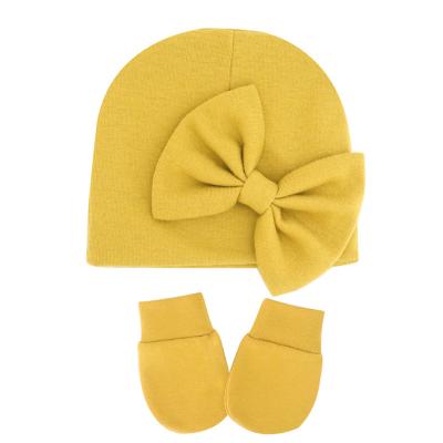 China HZM-22023 Character Wholesale Big Bow Knot Soft Hat And Mitten Sets For Newborn Baby for sale