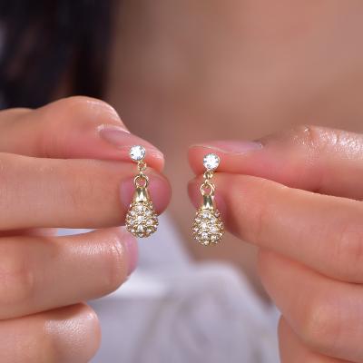 China Hot Selling Young Women OEM Available CLASSIC Crystal Rhinestone Drop Earrings for sale