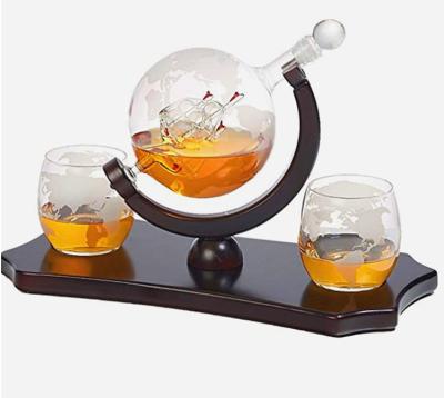 China Wholesale Globe Whiskey Globe Decanter With Wooden Low Handmade Liquor Glass Decanter With 4 Cups for sale