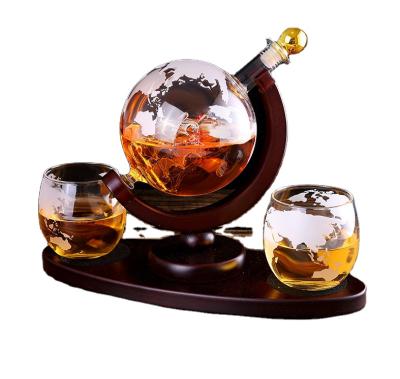 China Professional Globe Tender Whiskey Decanter Globe Whiskey Decanter Set With Wooden Tray Glass Bottles for sale