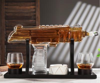 China CREATIVE Professional Supply Glass Bottle Decanter Gun Shape Handmade Glass Whiskey Decanter with 2 Cups for sale