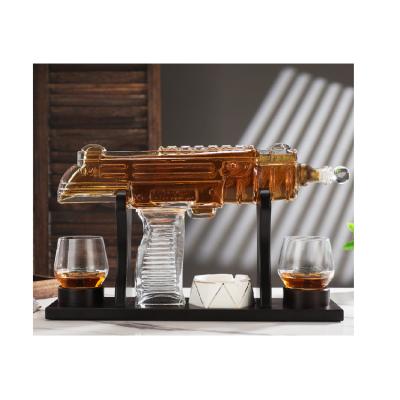 China CREATIVE Professional Supply Glass Bottle Decanter Gun Shape Handmade Glass Whiskey Decanter with 2 Cups for sale