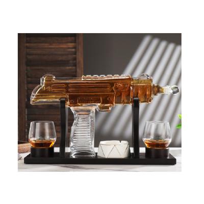 China Factory Supply CREATIVE Glass Bottle Decanter Gun Shape Handmade Glass Whiskey Decanter with 2 Cups for sale