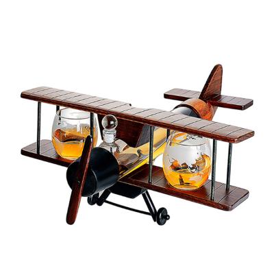 China 2022 CREATIVE Popular Home Decor Whiskey Decanter Airplane Personalized Large Antique Wooden Bar Gift Set for sale